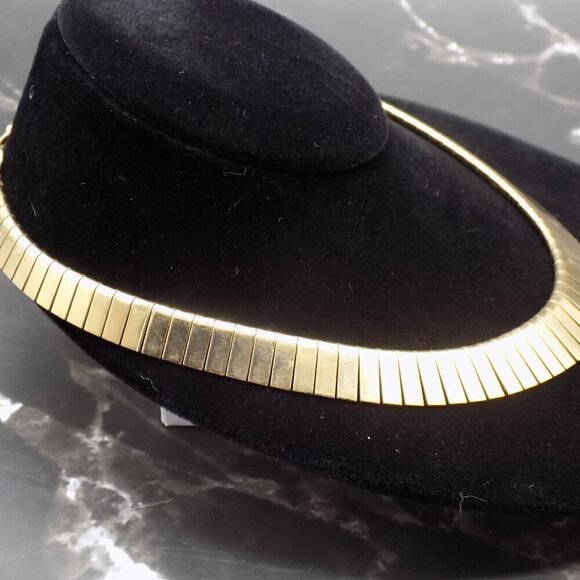 Vintage Gold-tone Cleopatra Choker Necklace Fold Over Box Clasp - Picture 5 of 8